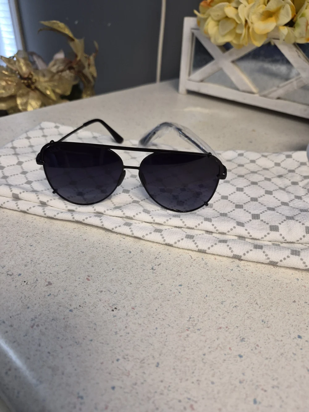 Classic Women's Aviator Sunglasses in Black